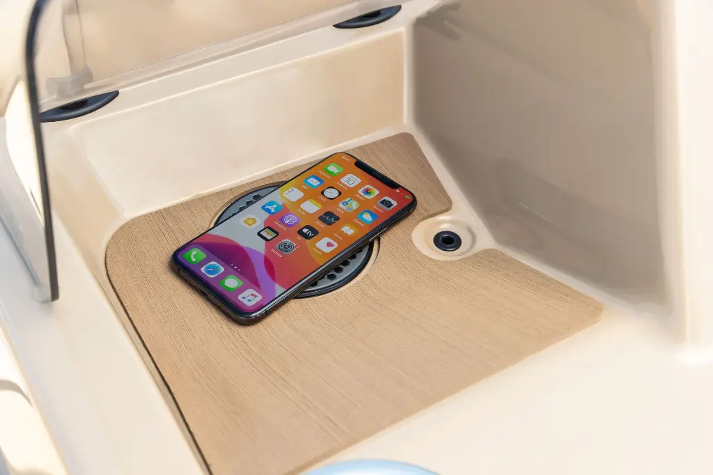 upload-Wireless_Charging-SC-CW-02F-Scanstrut_ROKK_Wireless_-_Surface_10W_SC-CW-02F._m0_w5472_h3648_c1_b__pcenter_q80_.webp